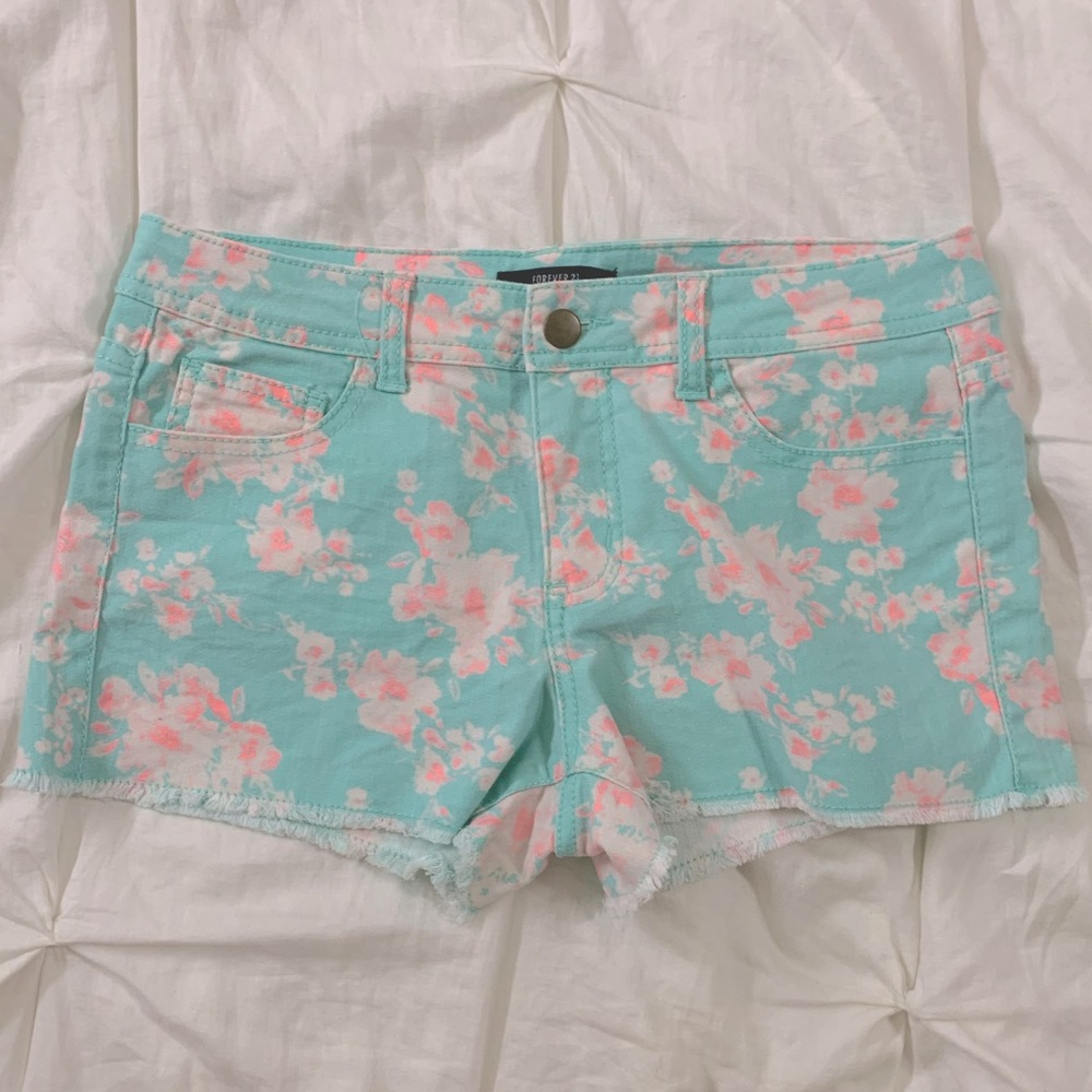FOREVER 21 HAWAIIAN PRINT JEAN SHORT SIZE 28